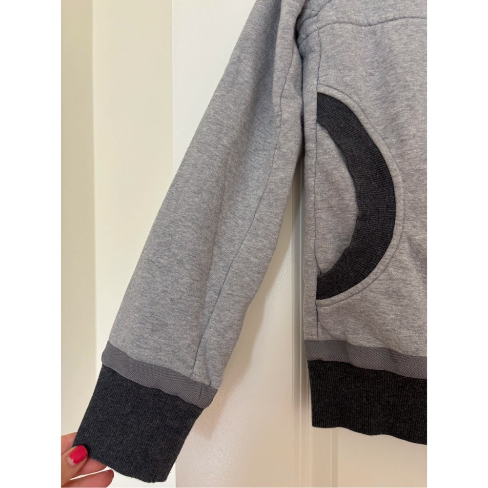 Authentic Chanel Sweater - Picture 6 of 9